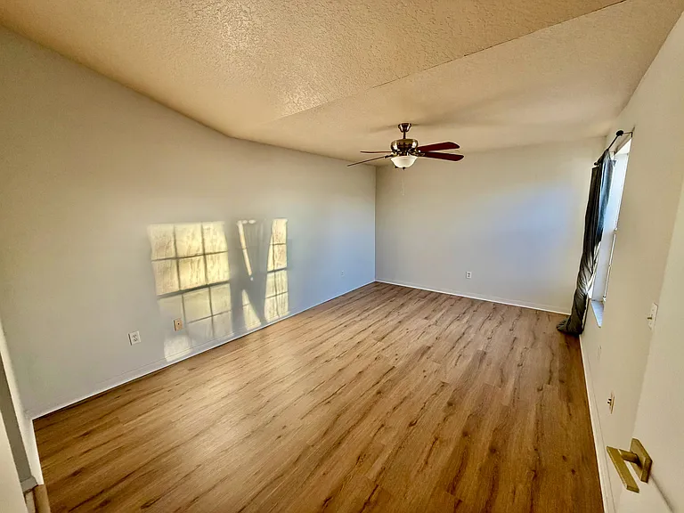 332 Caribbean Dr — Photo 8