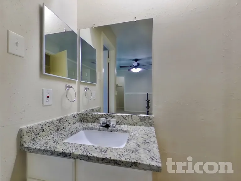 2706 King James Ct — Photo 7