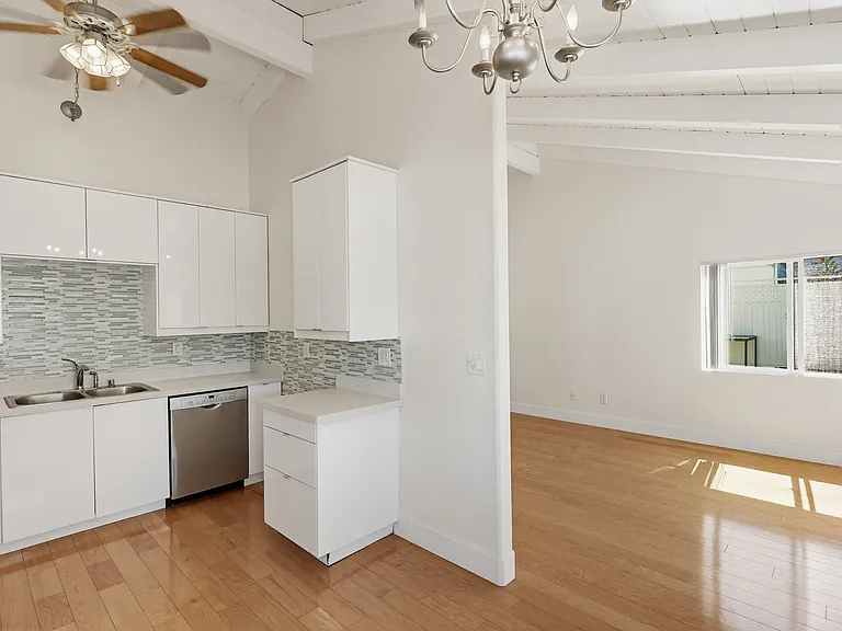 3733 Riviera Dr — Photo 18