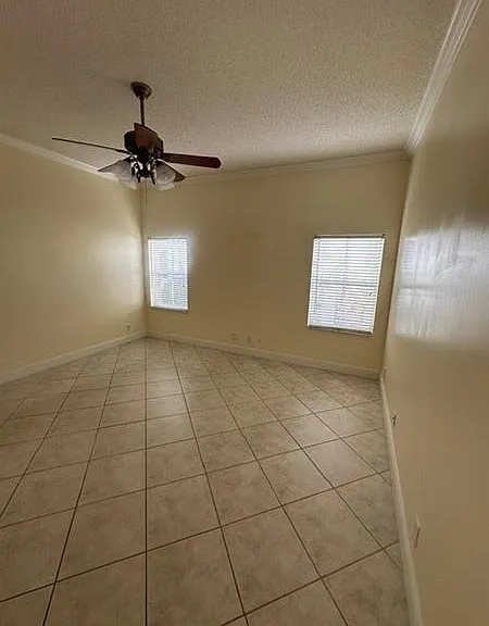 1572 Banyan Way — Photo 5
