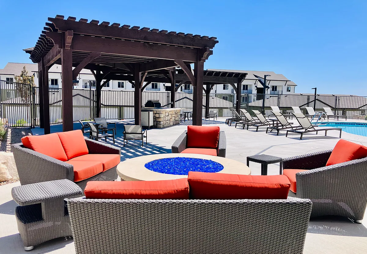 Clubhouse - Pool Firepit - The Vue at Traverse Ridge