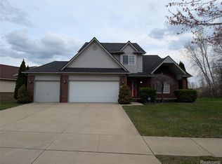 33445 Bay Hill Dr, Romulus, MI 48174