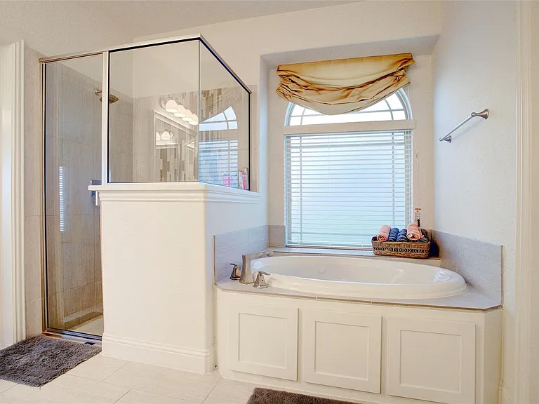 214 Heatherstone Dr — Photo 18