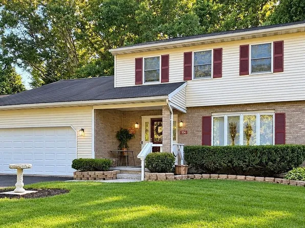 104 Old Coach Rd, Clifton Park, NY 12065