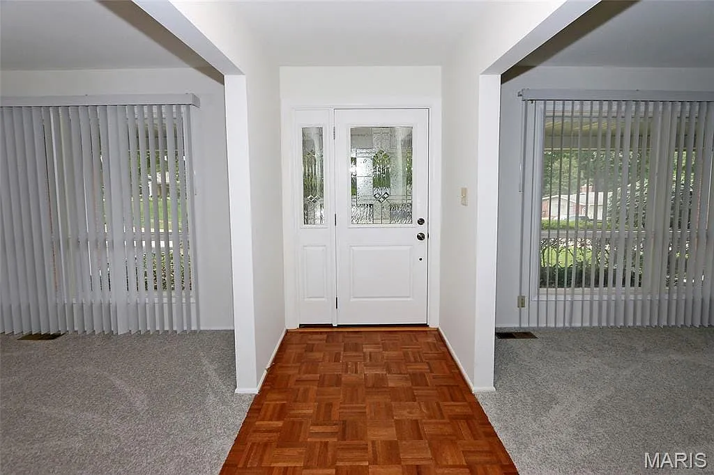 3 bed, 2.0 bath, 1761 sqft, $2,600 — Photo 2