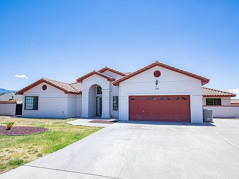 712 Caprock Ct — Photo 1