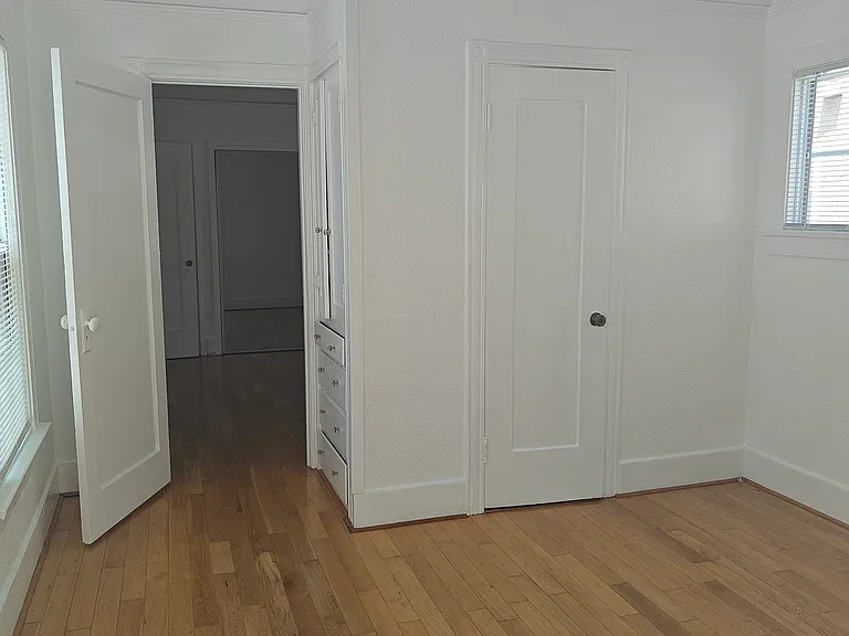 234 Roswell Ave — Photo 17