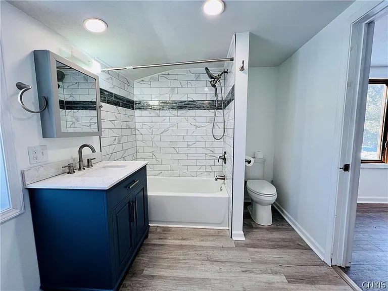 140 E Oneida St — Photo 10