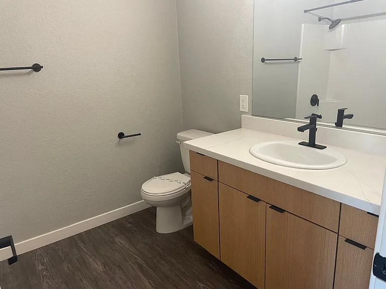 River House Apartments — Photo 62