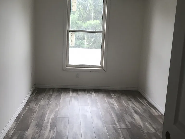 1070 Cockshutt Rd #3 — Photo 7