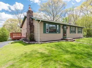 10 Lake Dr, Oakdale, CT 06370