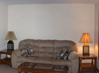 1226 Biscayne Dr, Elk Grove Village, IL 60007