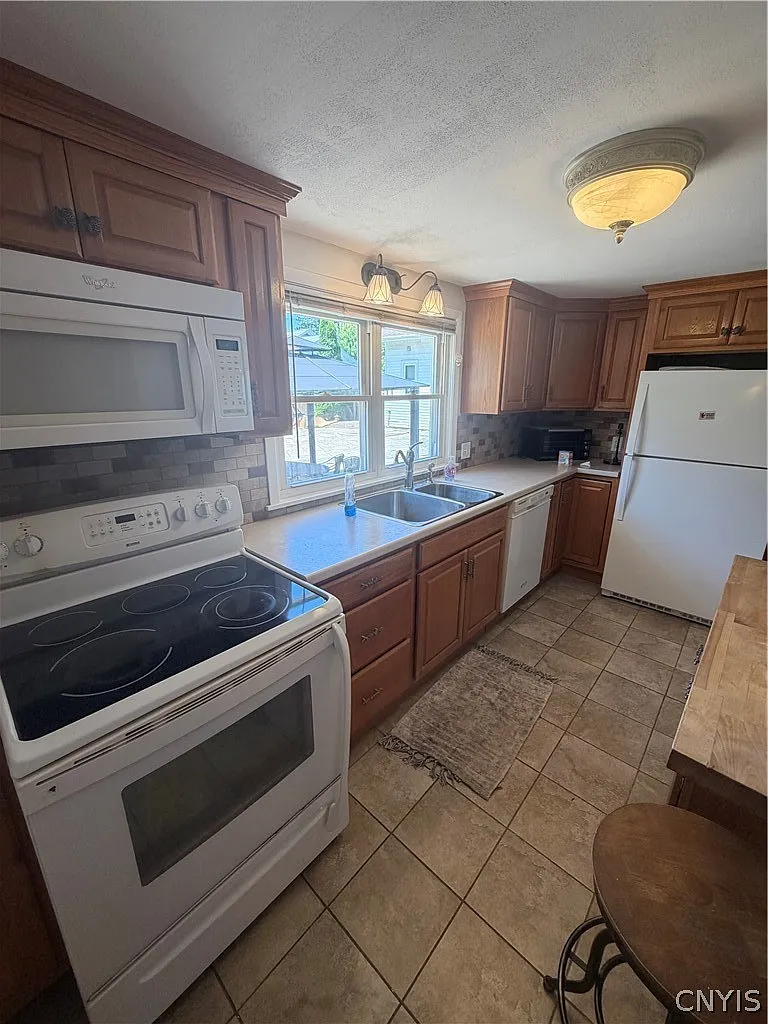 2 bed, 2.0 bath, 1300 sqft, $2,000 — Photo 4