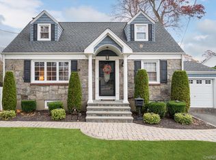 2271 Locust St, Merrick, NY 11566