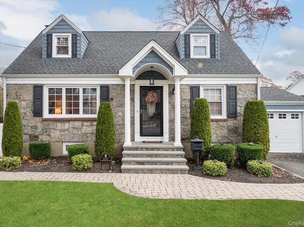 2271 Locust Street, North Merrick, NY 11566