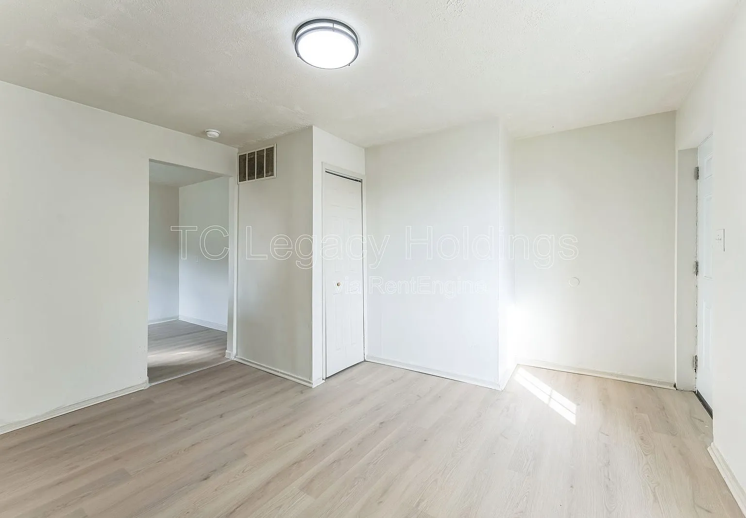 2 bed, 1.0 bath, 850 sqft, $1,200 — Photo 4