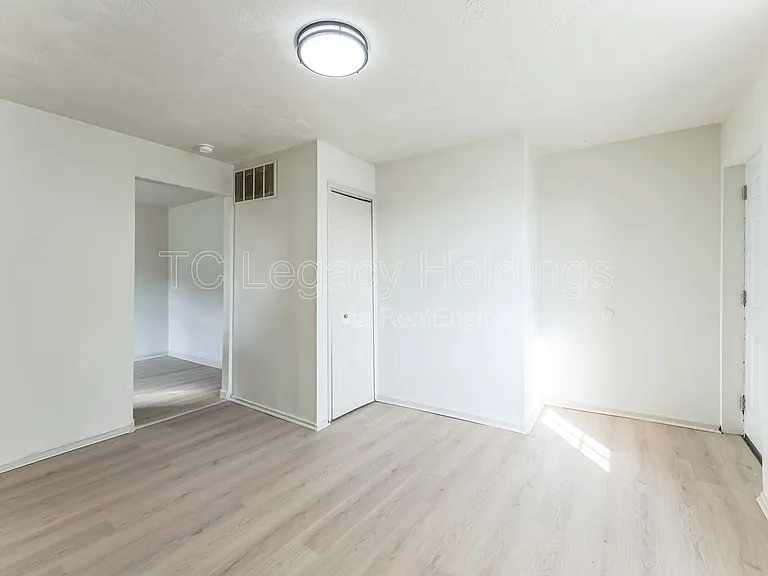 415 Simpson Ave — Photo 4