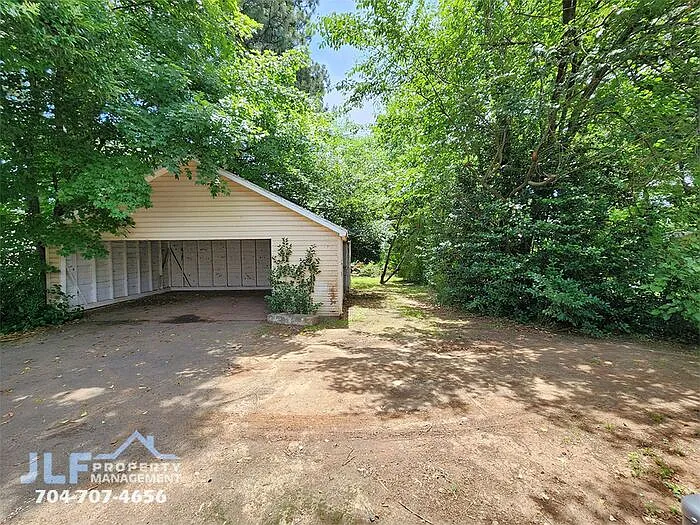 907 S Jackson St — Photo 13