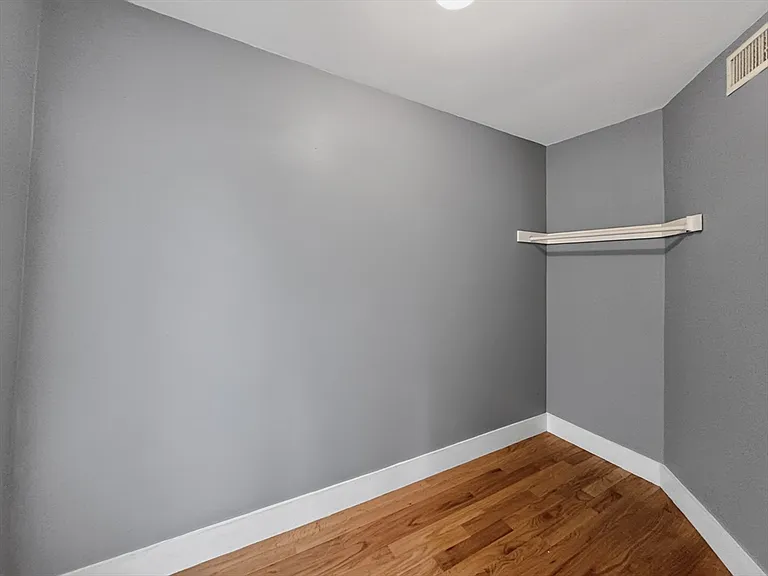 70 Holbrook Ave #R — Photo 9