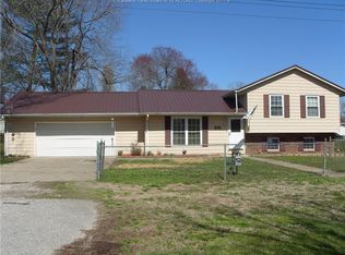 205 1st Ave, Glasgow, WV 25202