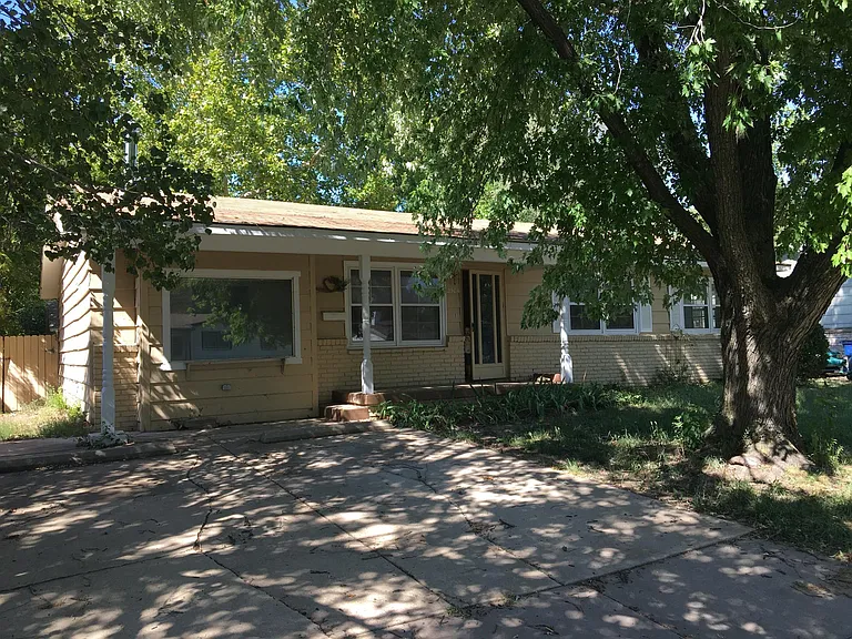 2304 W Lotus St — Photo 4