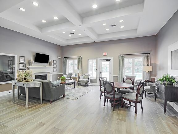 Chateau de Ville Leasing Office
