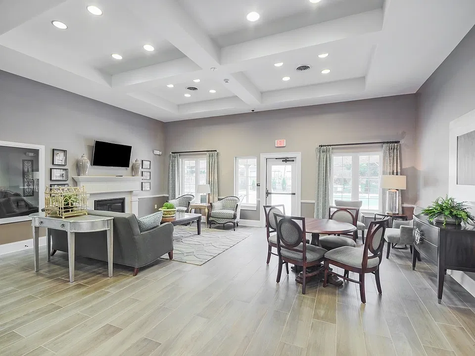 Chateau de Ville Leasing Office