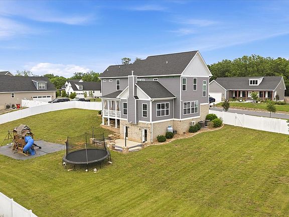 3rd image of 347 Moonstone Dr