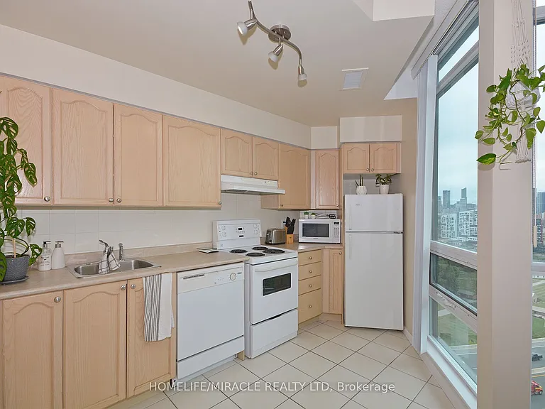 231 Fort York Blvd #2310 — Photo 7