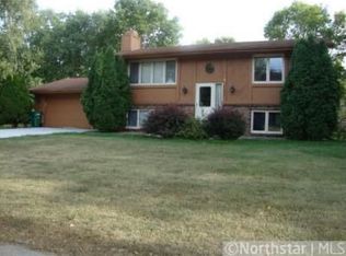 6697 Countryside Dr, Eden Prairie, MN 55346