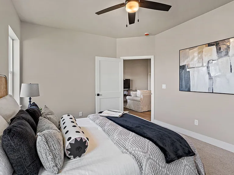 2515 S 47th Ave — Photo 12