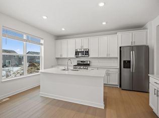 18310 Gladiator Dr, Lakeville, MN 55068