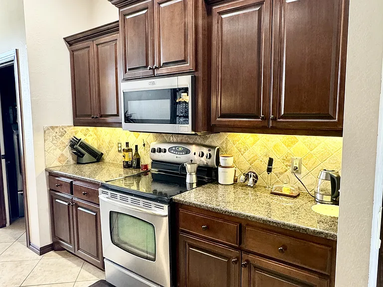 708 Cougar Ln — Photo 8