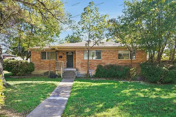 3520 Oak Creek Cir