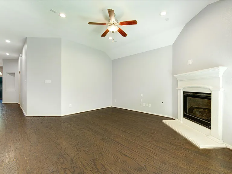 9802 Massanutten Ln — Photo 16