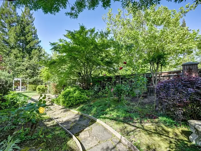 1665 Halifax Way — Photo 55