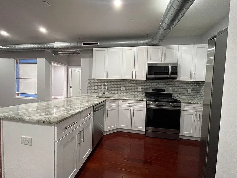 300-302 Richmond St #16 — Photo 3
