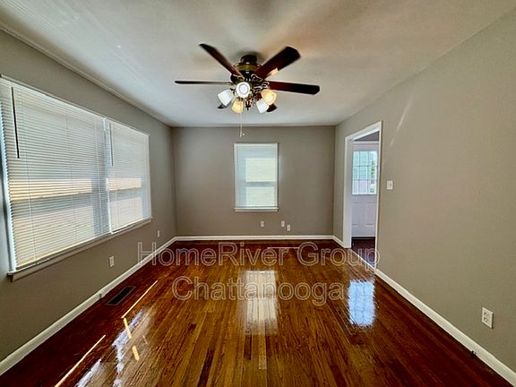 4th image of 709 Bronson St