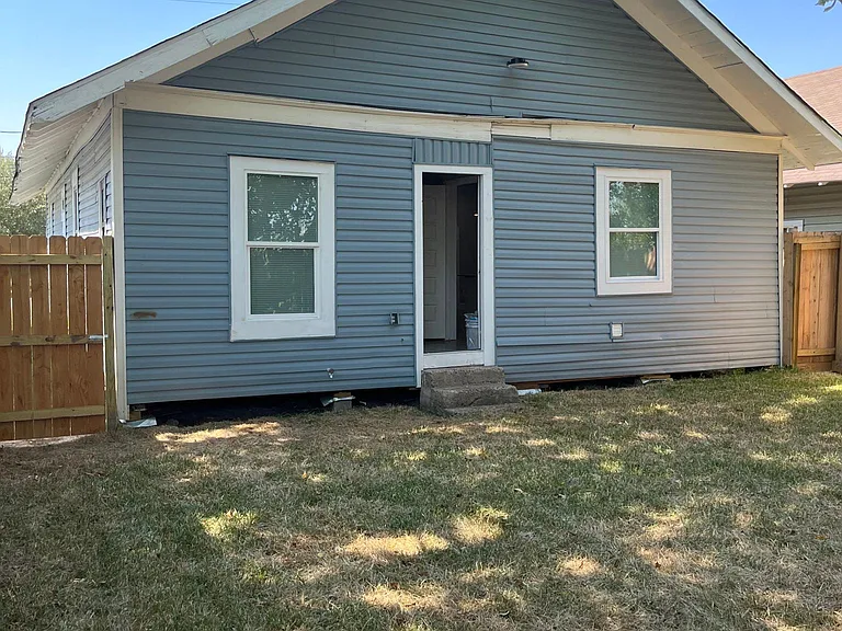 1406 Benson St — Photo 16