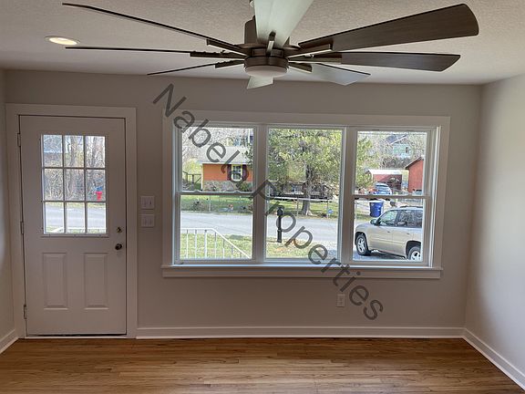 3rd image of 15 Byrd Rd