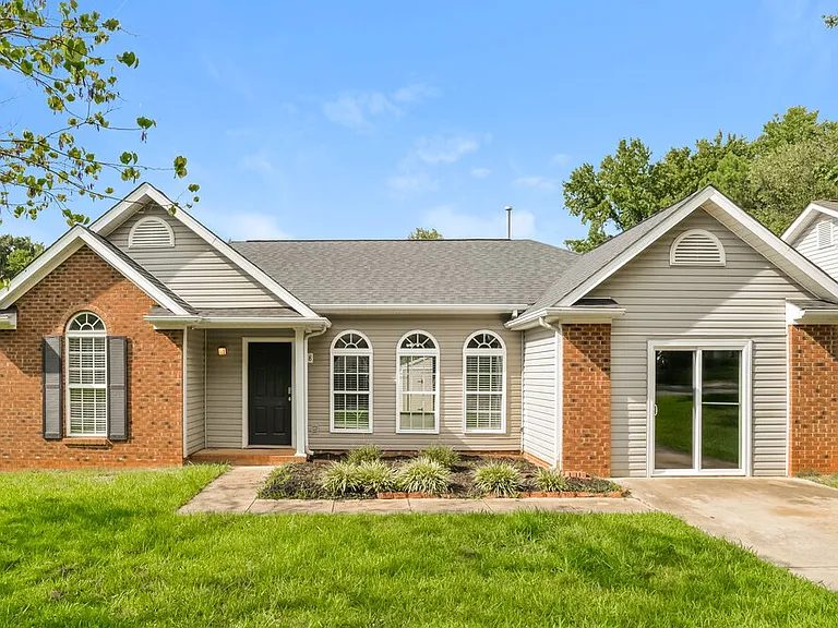 7218 Kavan Hunter Dr — Photo 1