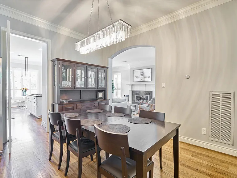 4028 Gramercy St — Photo 26