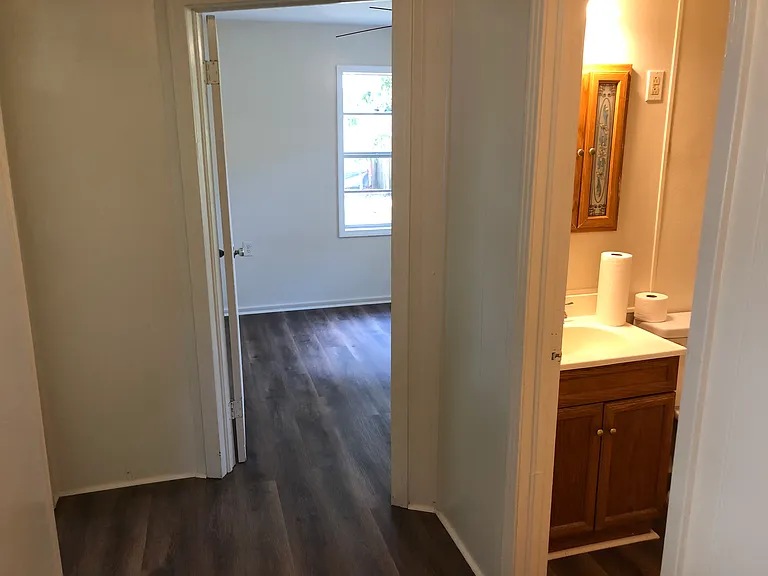 215 5th Ave — Photo 4