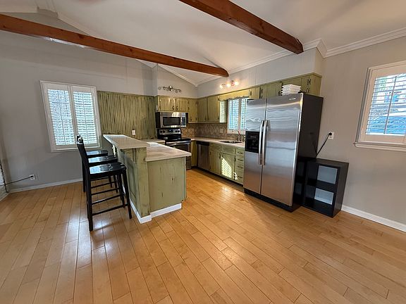 3rd image of 1880 Bernice Dr