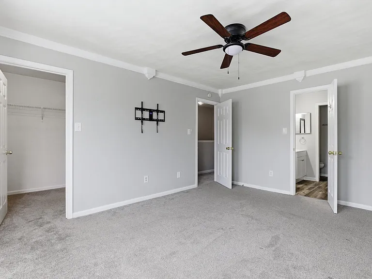 435 Greenview Dr — Photo 15