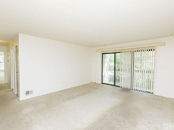 4th image of 436 Danbury Ln #436