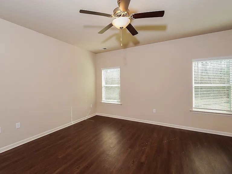 484 Clover Cir — Photo 12