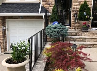 89 Presentation Cir, Staten Island, NY 10312