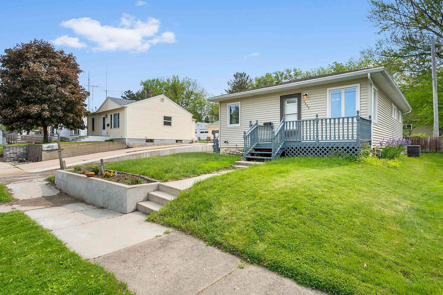 2327 Randolph St photo 1