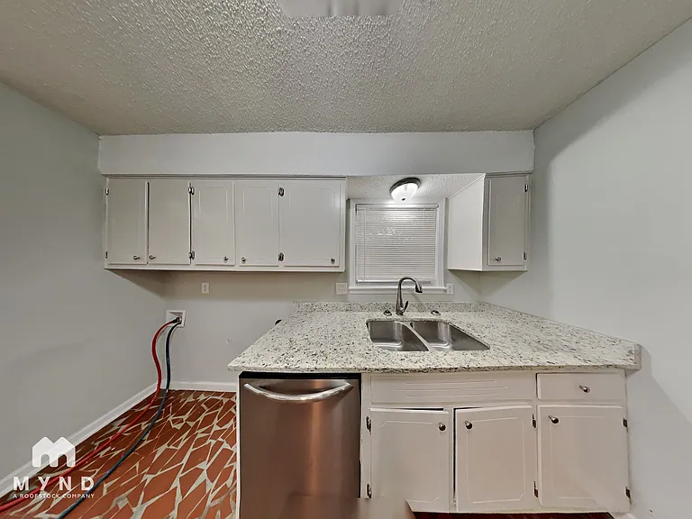 2154 Ashland Dr — Photo 4